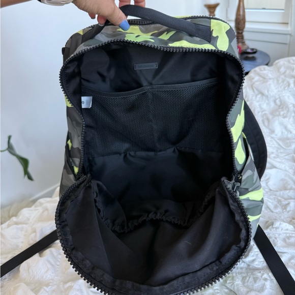 NWT - Lululemon Everyday Backpack 2.0 23L Heritage 365 Camo Green - Picture 11 of 15